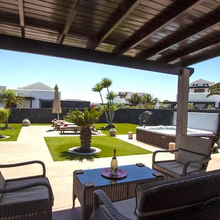 Marvelous 2 Bedrooms Kagura Spacious Sun Terrace Outdoor Pool, Hot Tub And Bbq Montana Roja Villa
