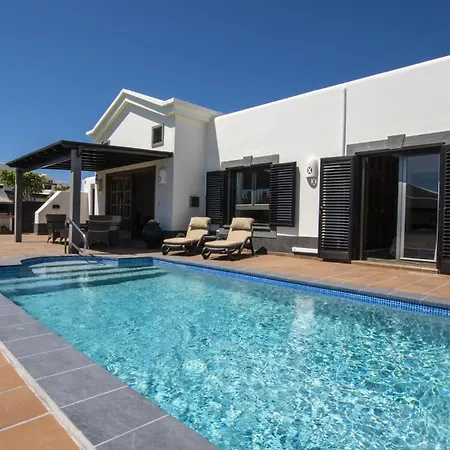 Marvelous 2 Bedrooms Kagura Spacious Sun Terrace Outdoor Pool, Hot Tub And Bbq Montana Roja * Playa Blanca (Lanzarote)