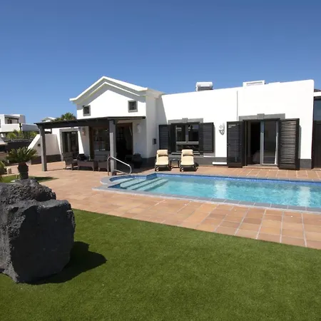 Marvelous 2 Bedrooms Kagura Spacious Sun Terrace Outdoor Pool, Hot Tub And Bbq Montana Roja Villa