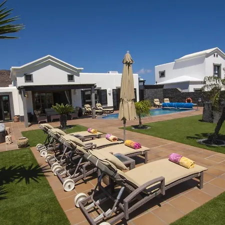 Marvelous 2 Bedrooms Kagura Spacious Sun Terrace Outdoor Pool, Hot Tub And Bbq Montana Roja Villa *